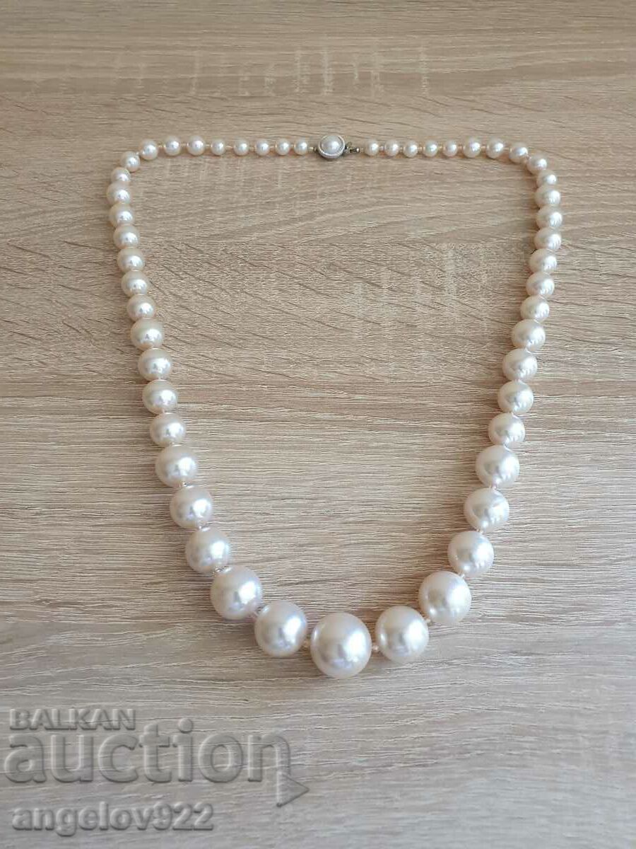 Beautiful pearl necklace!