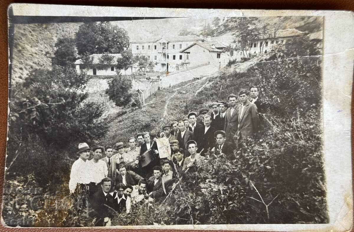 Mănăstirea Eleshnish, 1933