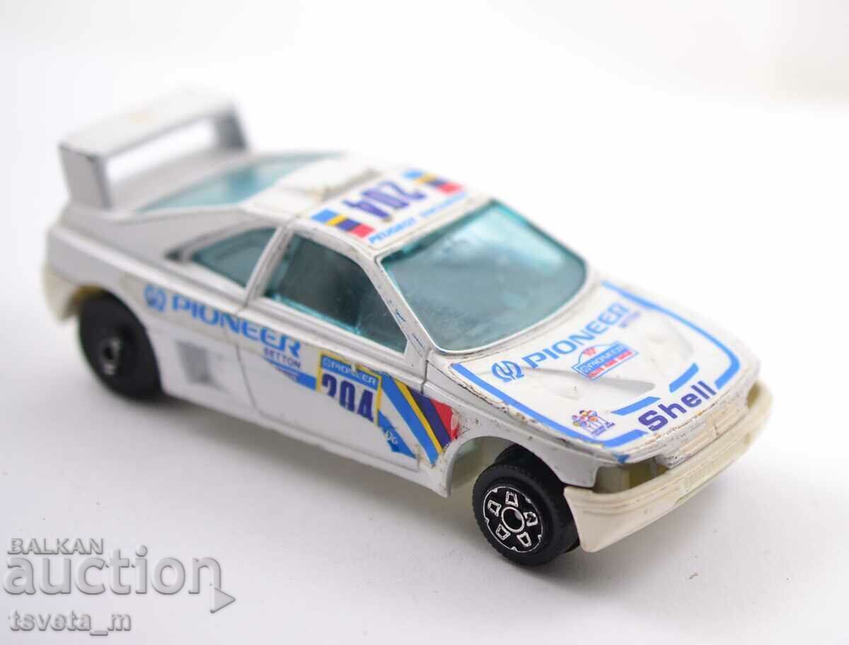 Metal car BURAGO PEUGOT 405 Italy Metal car BURAGO PEUGOT 405 Italy