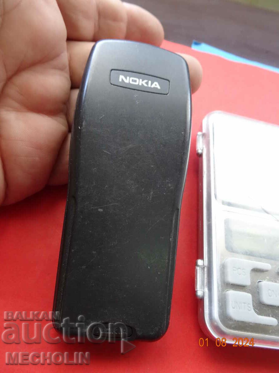 Auction  OLD NOKIA 3210 PHONE AND SCALES