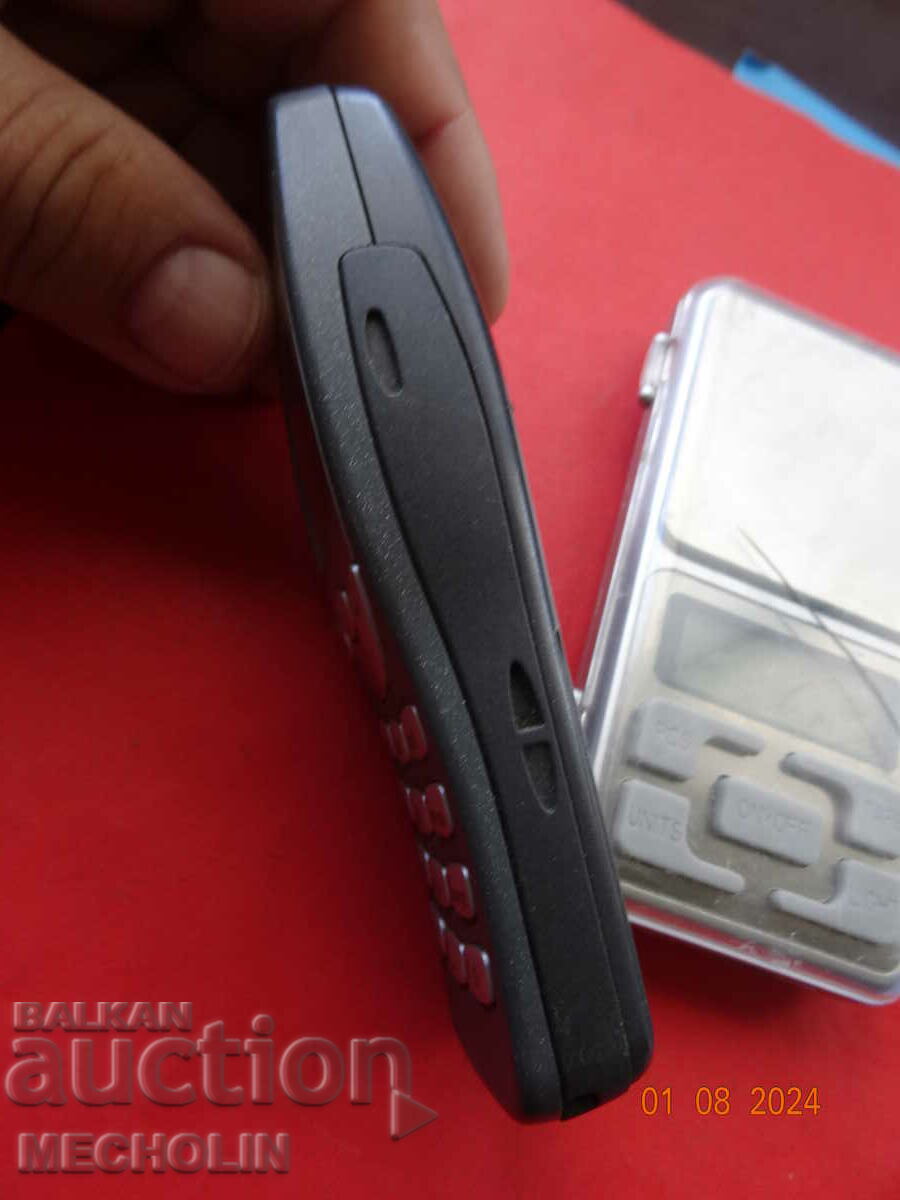 Delivery of OLD NOKIA 3210 PHONE AND SCALES