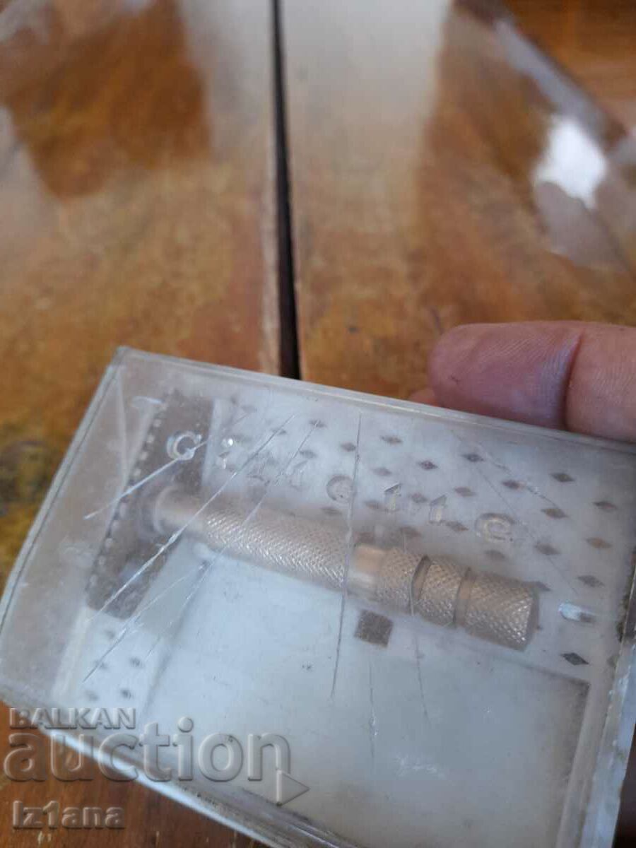 Παλιό ξυράφι Soluna με τιμή 16.00 BGN | € 8.18 Παλιό ξυράφι Soluna με τιμή 16.00 BGN | € 8.18