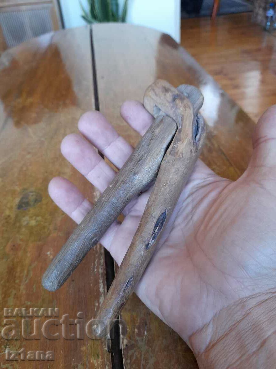 Παλιός ξύλινος καρυοθραύστης με τιμή 32.00 BGN | € 16.36 Παλιός ξύλινος καρυοθραύστης με τιμή 32.00 BGN | € 16.36