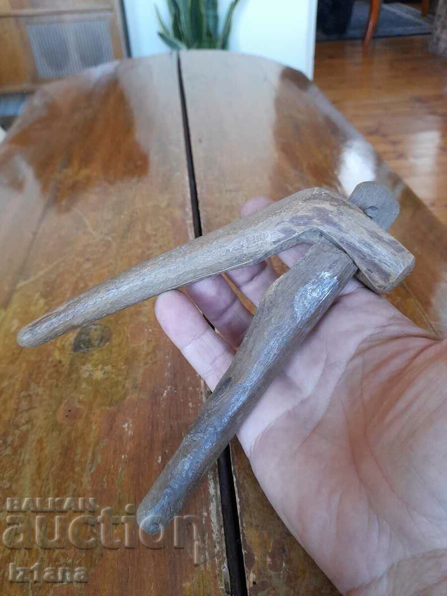 Δημοπρασία Παλιός ξύλινος καρυοθραύστης Δημοπρασία Παλιός ξύλινος καρυοθραύστης