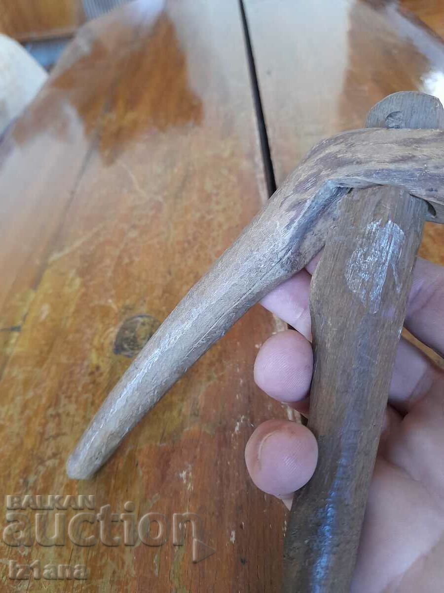 Παλιός ξύλινος καρυοθραύστης - 5 Παλιός ξύλινος καρυοθραύστης - 5