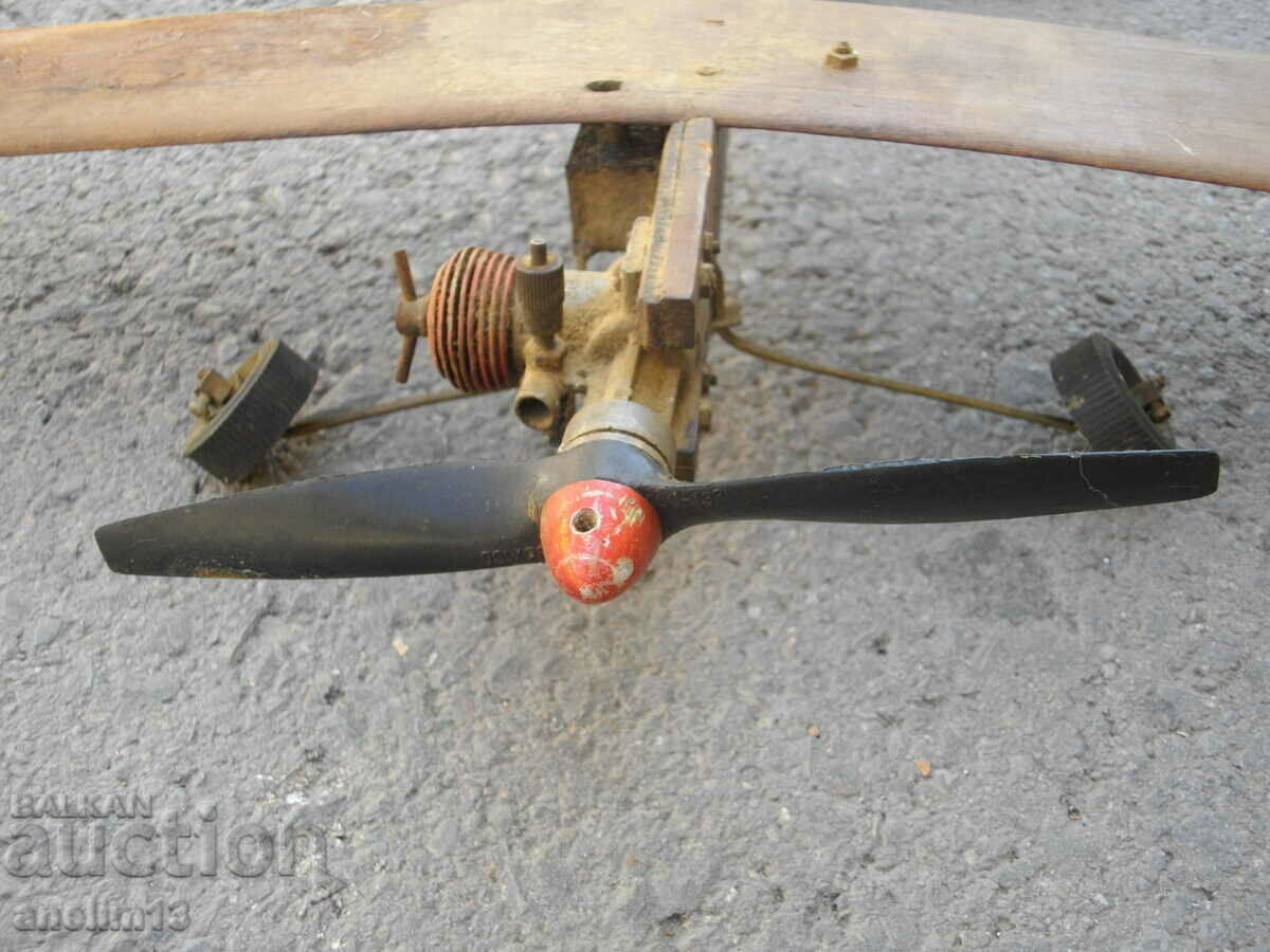 Delivery of OLD AIRCRAFT WITH JENA DDR ENGINE MODEL AIRCRAFT Delivery of OLD AIRCRAFT WITH JENA DDR ENGINE MODEL AIRCRAFT