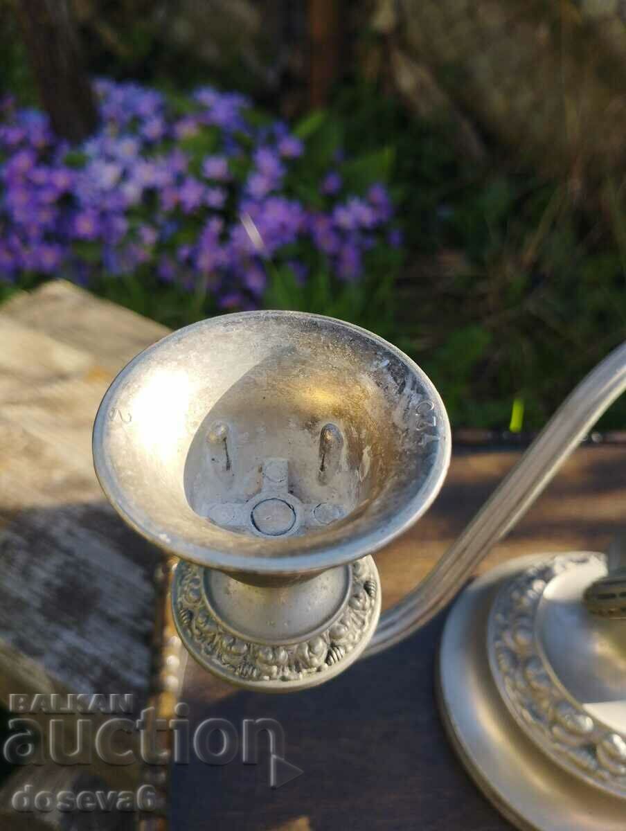 Δημοπρασία Vintage κηροπήγιο από τα μέσα του περασμένου αιώνα. Δημοπρασία Vintage κηροπήγιο από τα μέσα του περασμένου αιώνα.