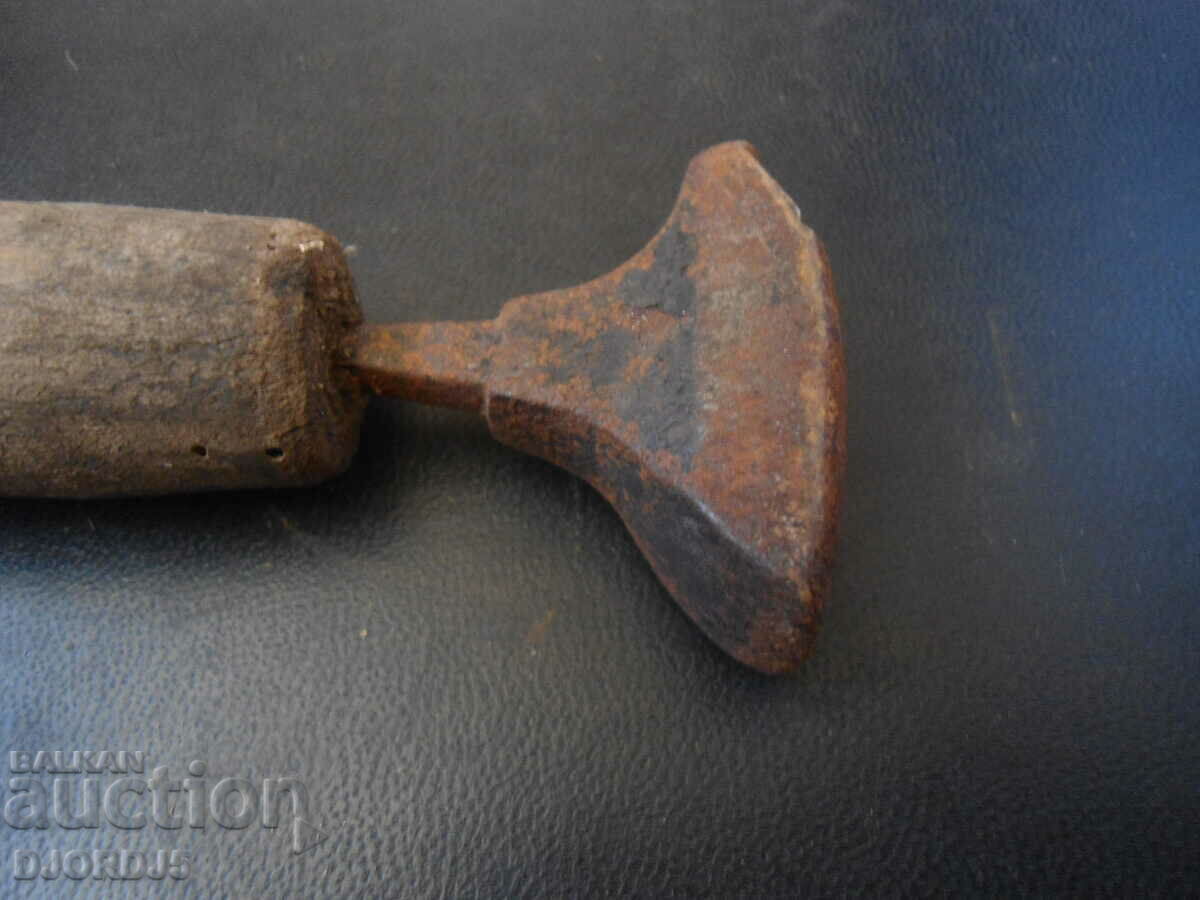 Delivery of An old craft tool Delivery of An old craft tool