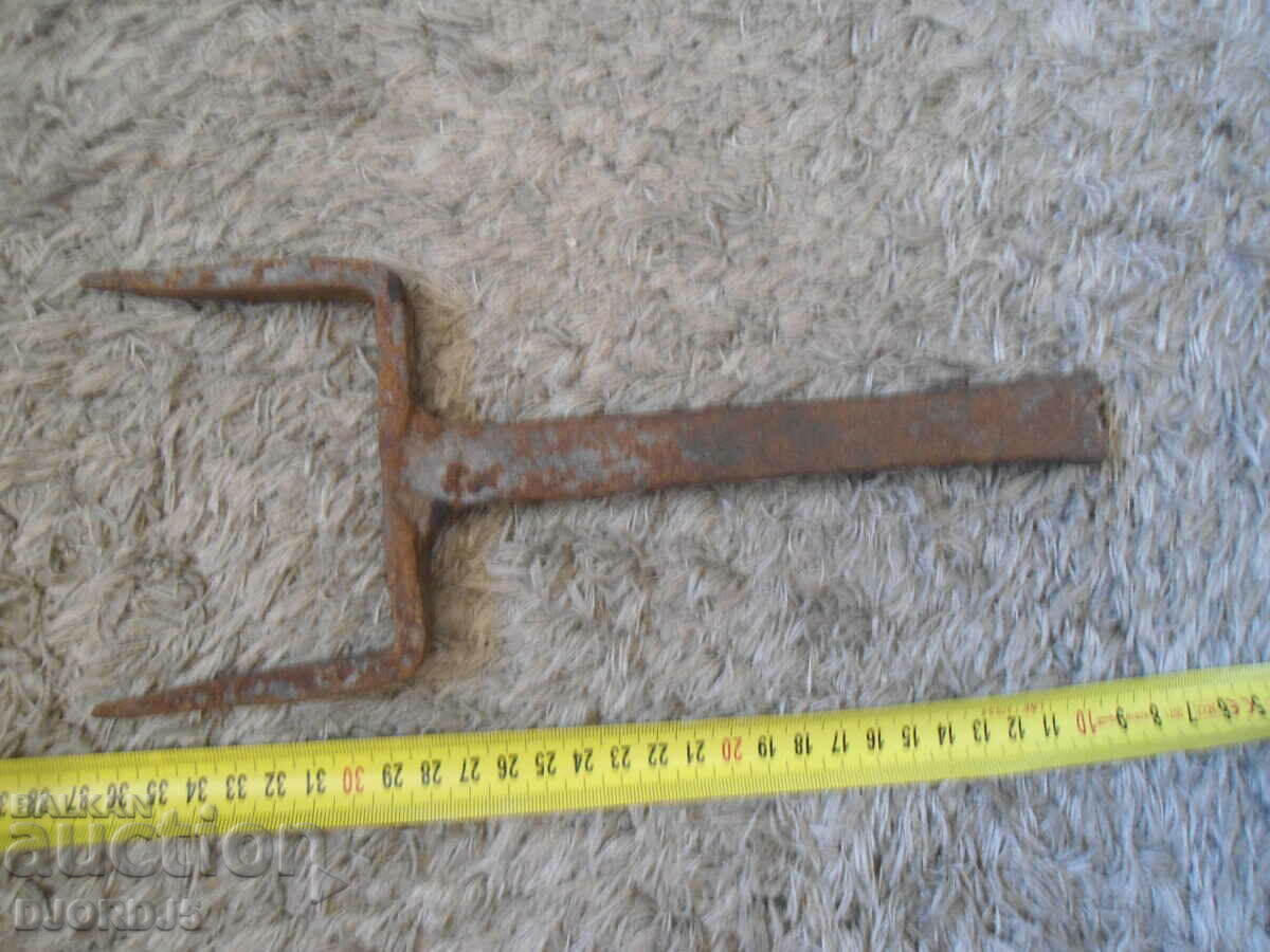 Auction  An old hairpin anvil