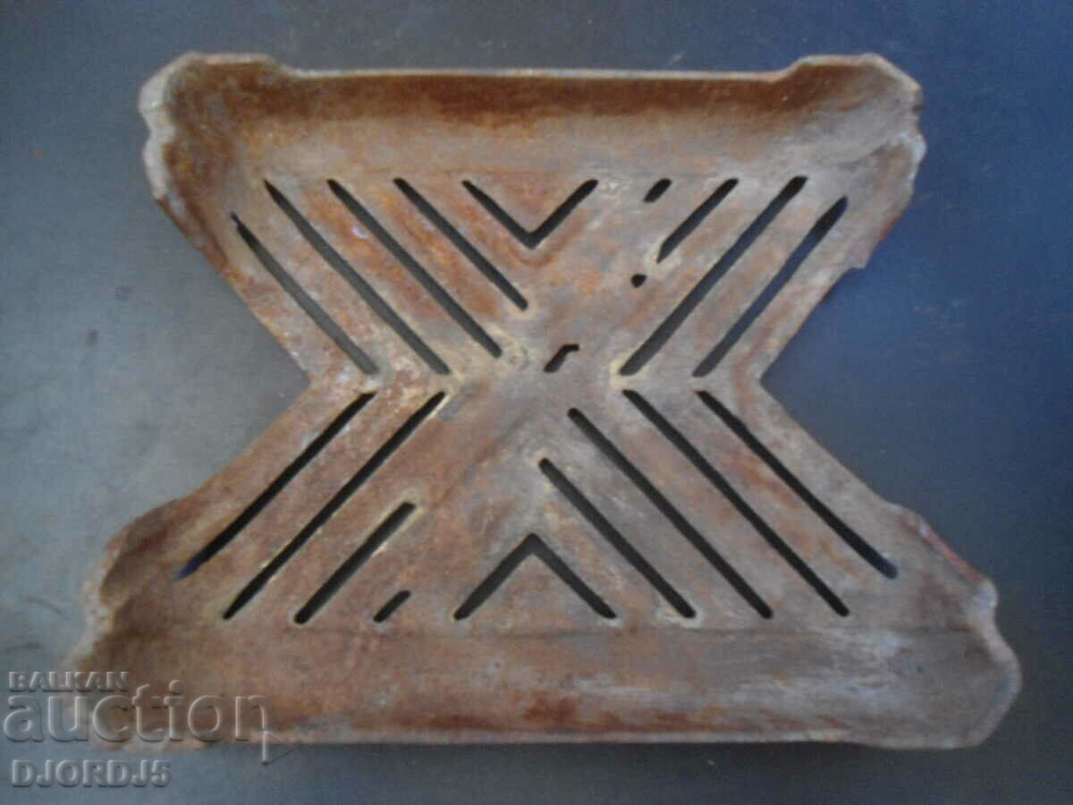 Auction Old cast iron grate "RAEVI" Auction Old cast iron grate "RAEVI"