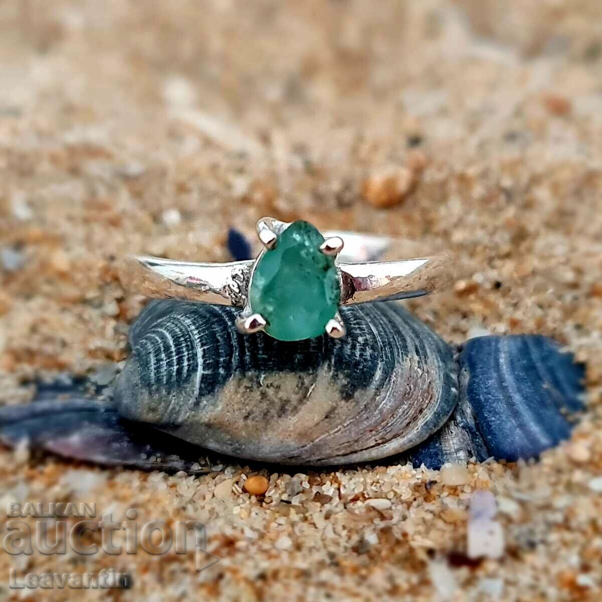 4962 Silver ring with Emerald