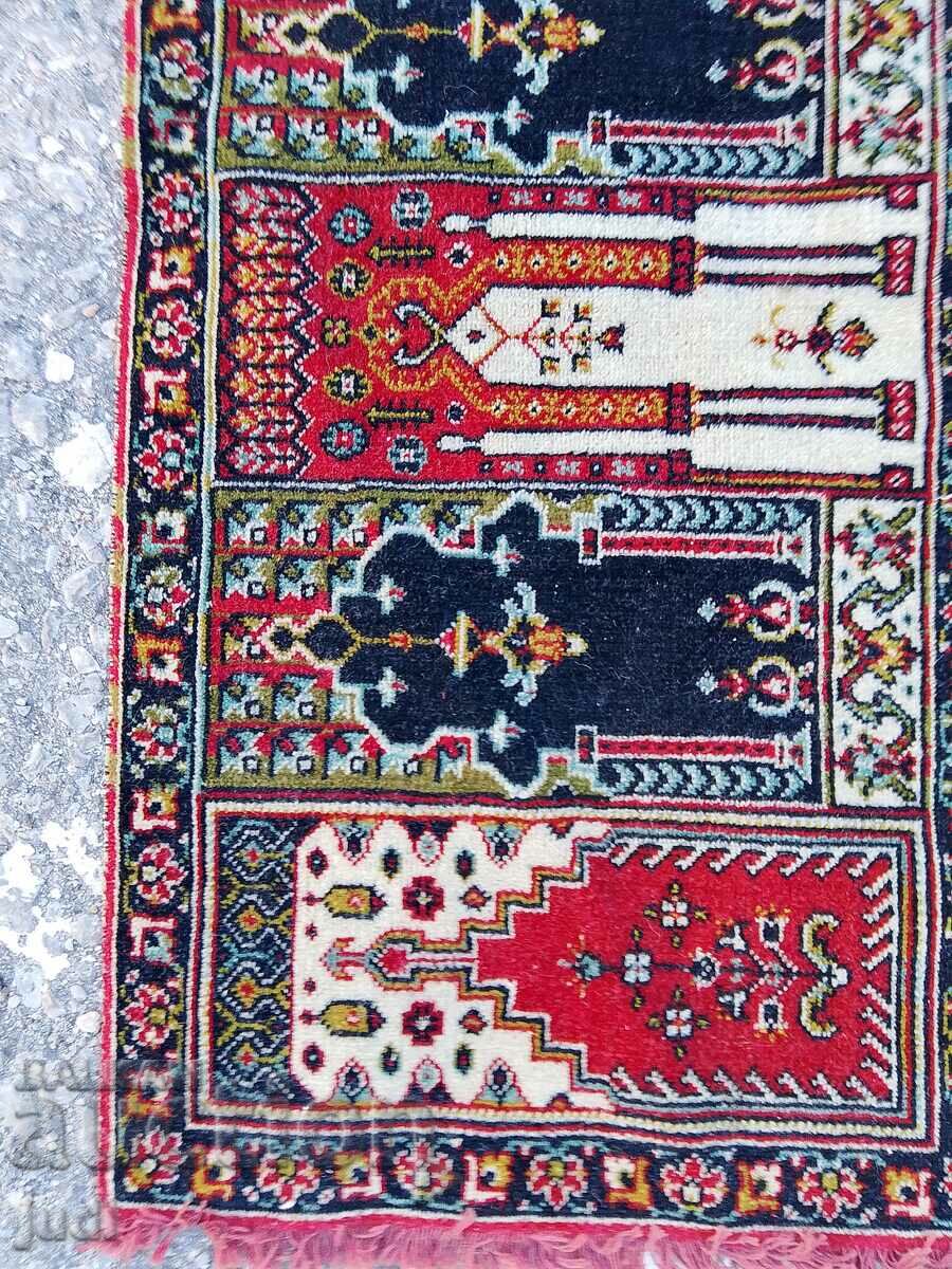 Auction Persian rug Auction Persian rug