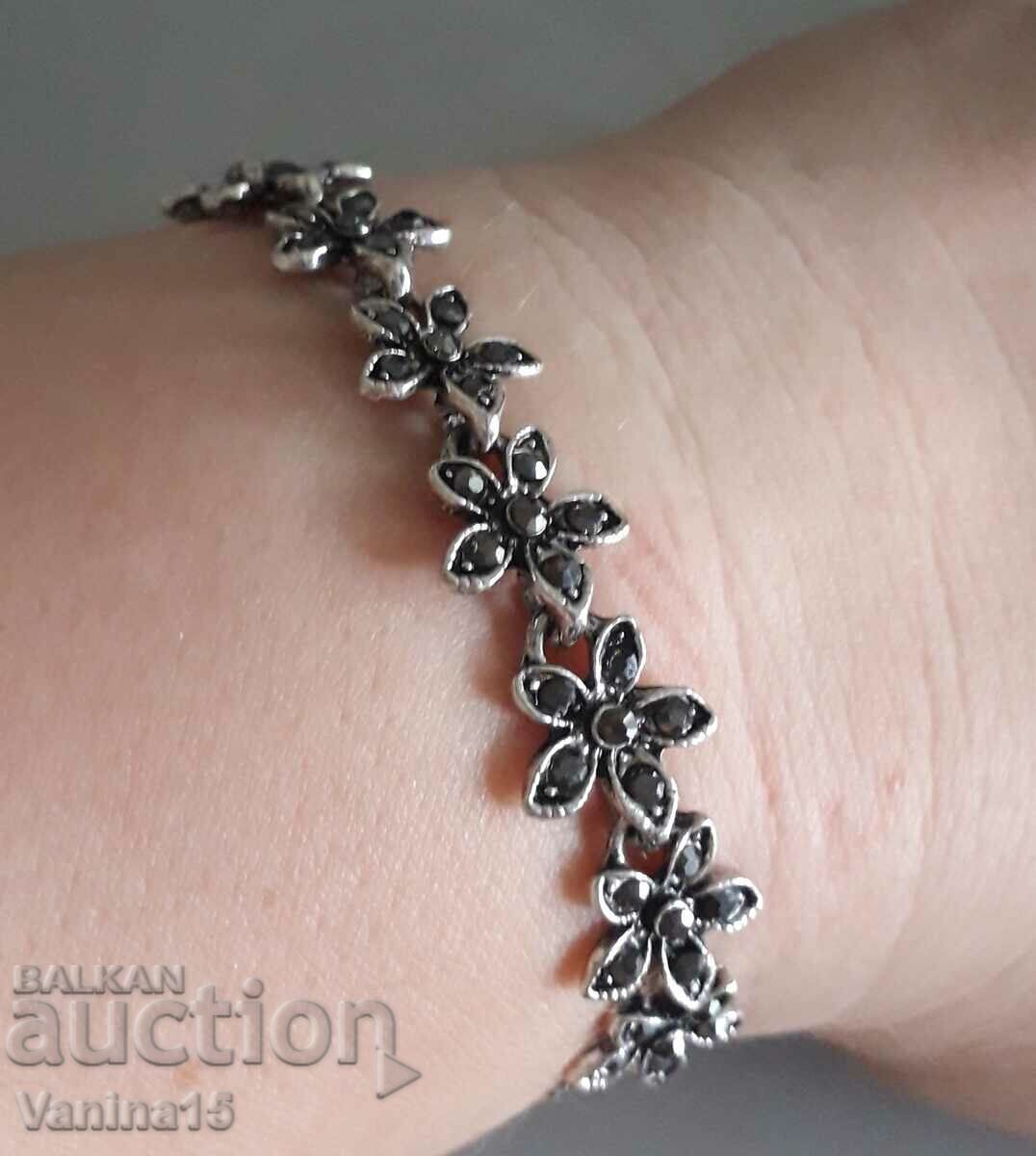 Ασημένιο γυναικείο βραχιόλι με μαρκασίτη με τιμή 110.00 BGN | € 56.24 Ασημένιο γυναικείο βραχιόλι με μαρκασίτη με τιμή 110.00 BGN | € 56.24