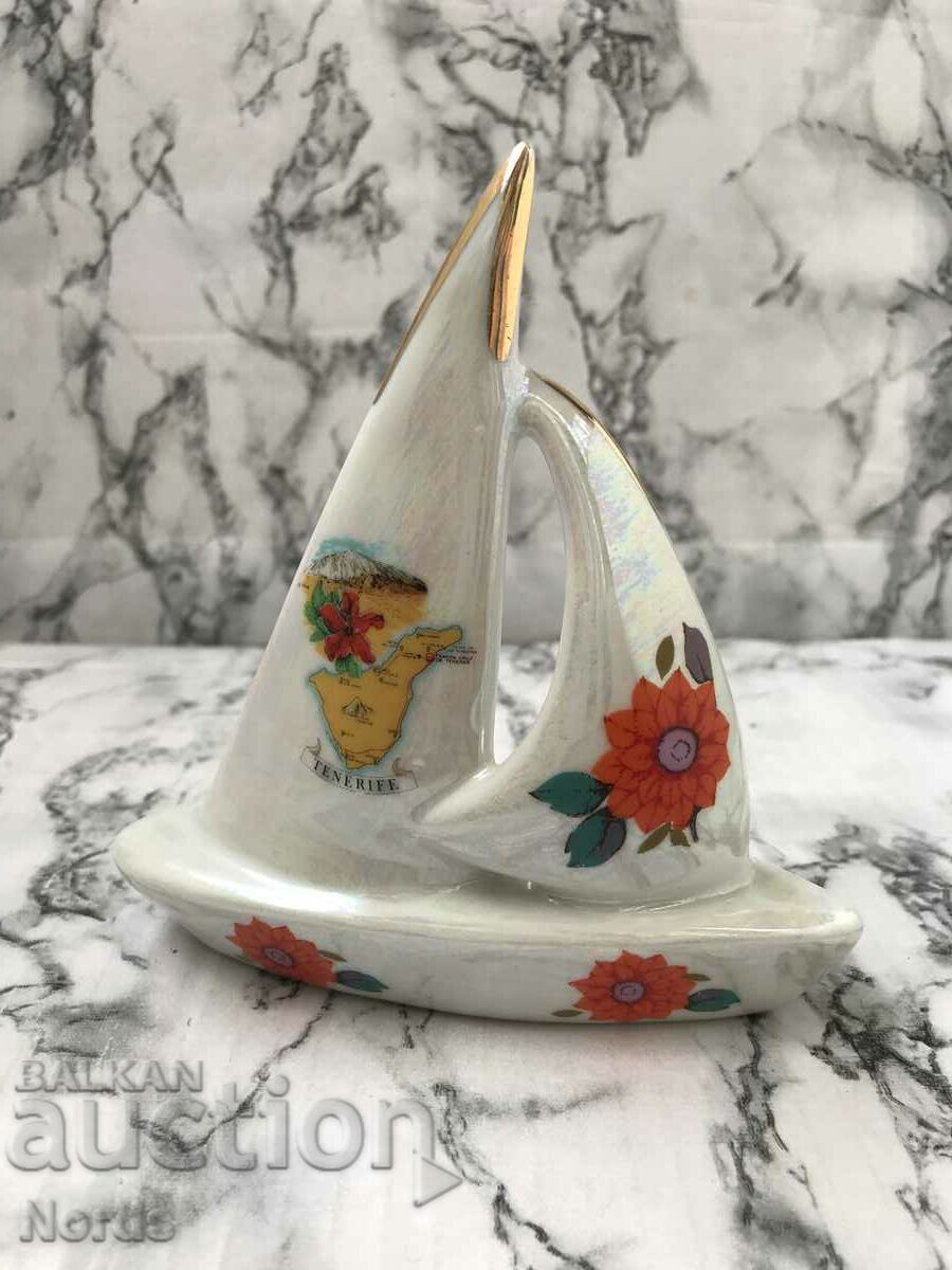 Porcelain boat