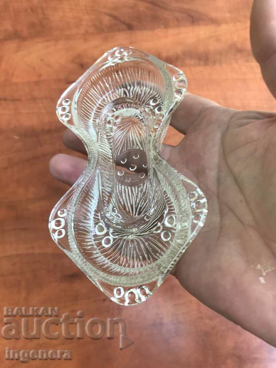 Delivery of SALT GLASS THICK EMBOSSED ANTIQUE Delivery of SALT GLASS THICK EMBOSSED ANTIQUE