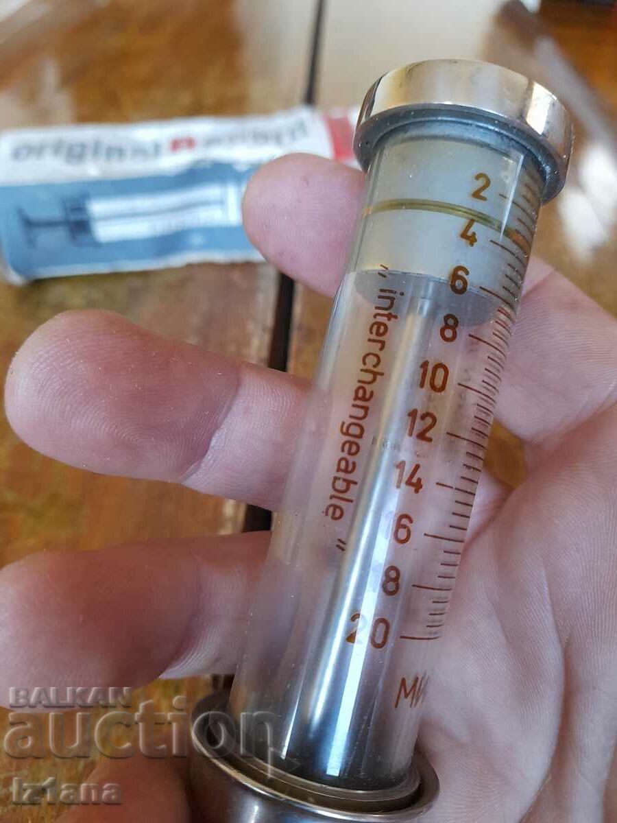 Delivery of Record old glass syringe Delivery of Record old glass syringe