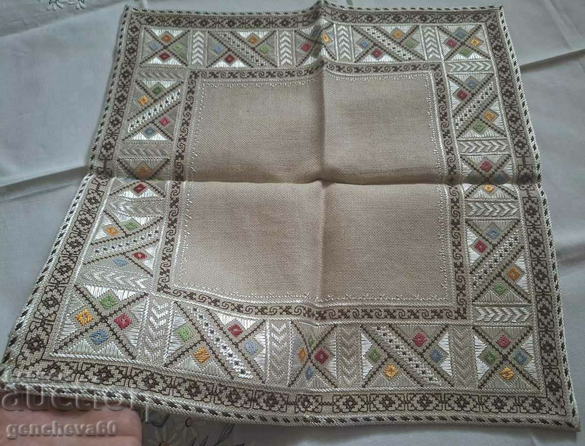 Delivery of BEAUTIFUL Bulgarian Tishleifer embroidery and two checks