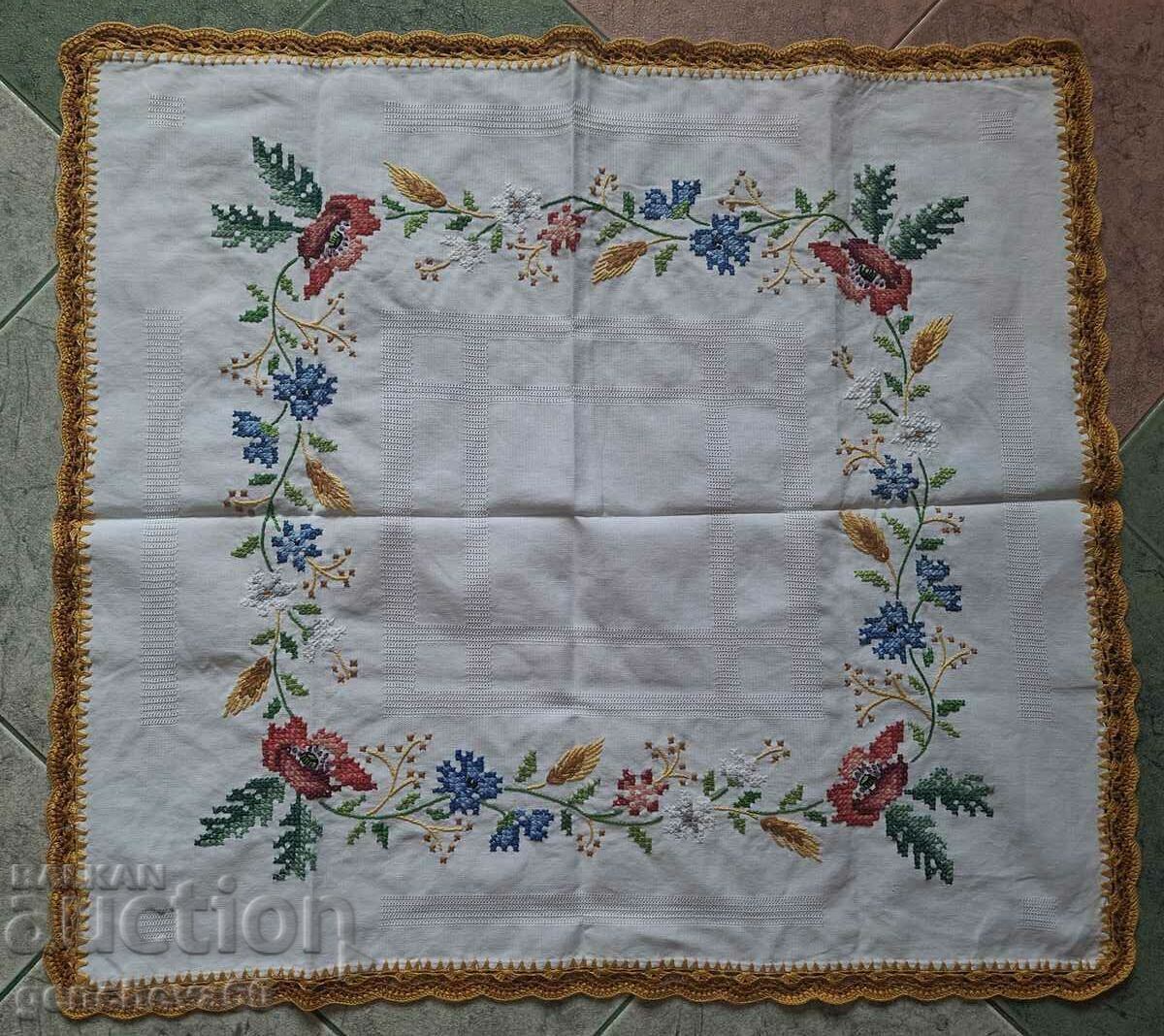 Licitație Frumoasă față de masă vintage brodată cu dantelă Licitație Frumoasă față de masă vintage brodată cu dantelă