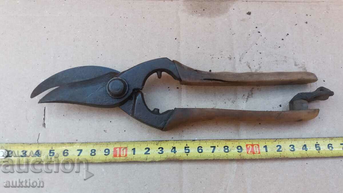 EXCELLENT VINEYARD SCISSORS - ROYAL TIME WITH MARKING with price 6.99 BGN | € 3.57 EXCELLENT VINEYARD SCISSORS - ROYAL TIME WITH MARKING with price 6.99 BGN | € 3.57