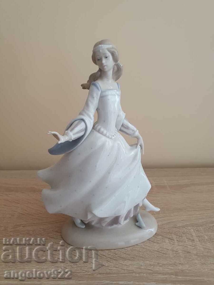 Statueta din porțelan spaniol LLADRO