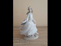 Spanish porcelain figure statuette LLADRO