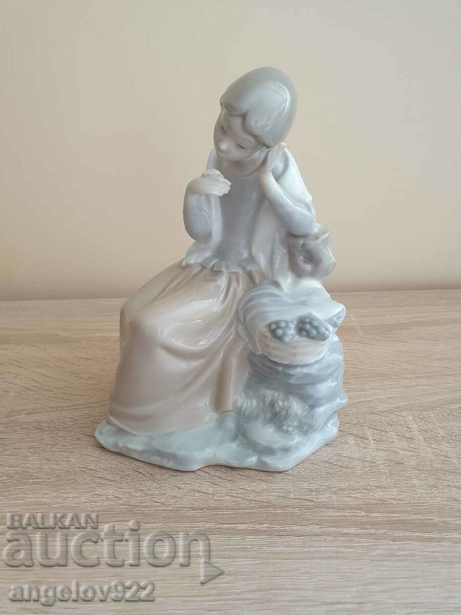 Spanish porcelain figure statuette DAO