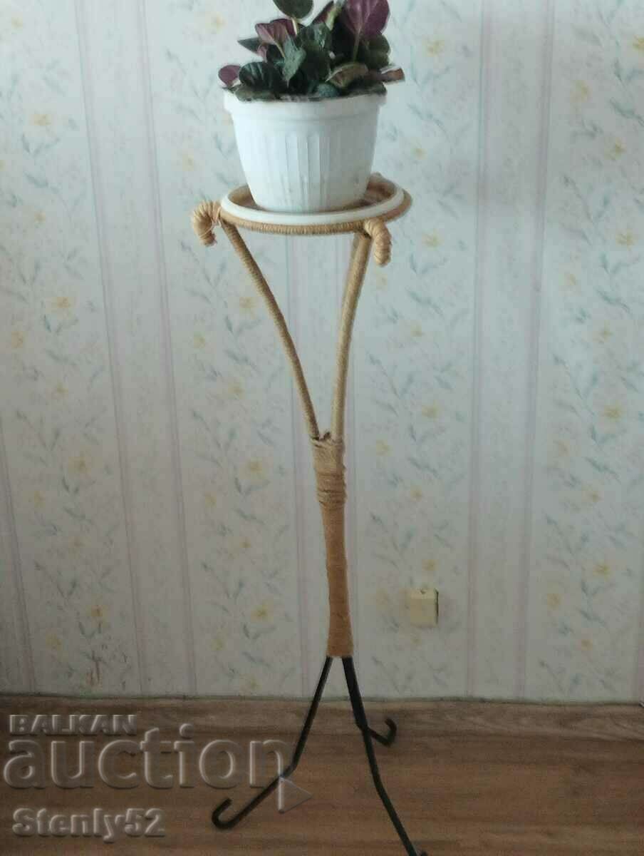 Metal flower pot, pot stand.