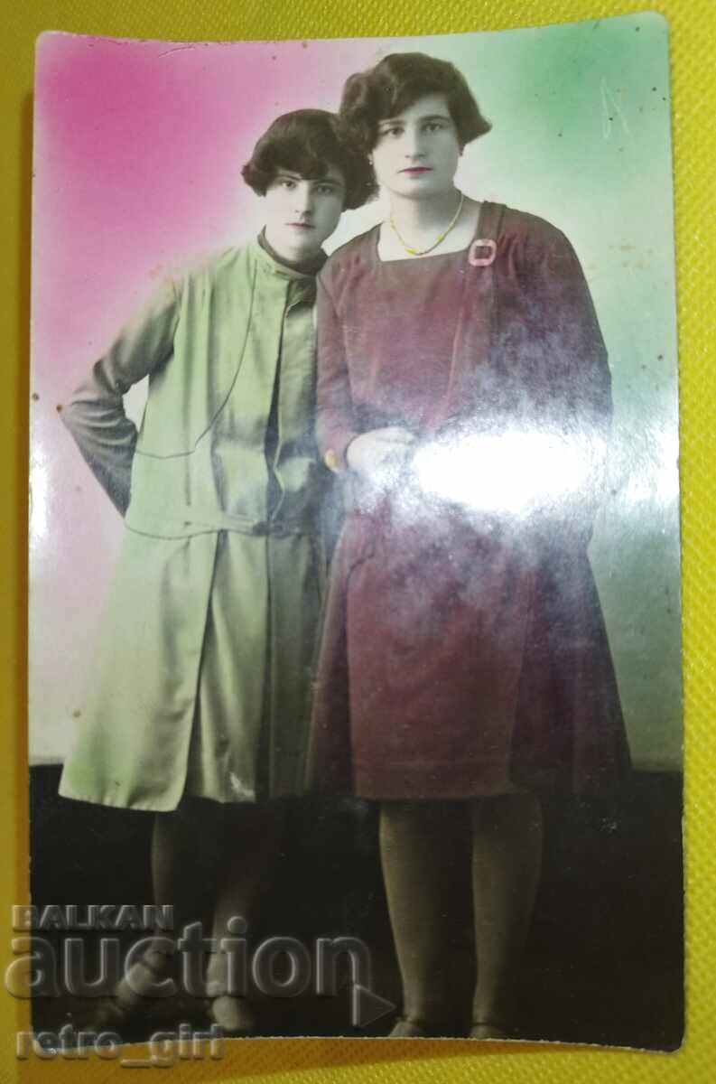 I am selling an old photo, card.