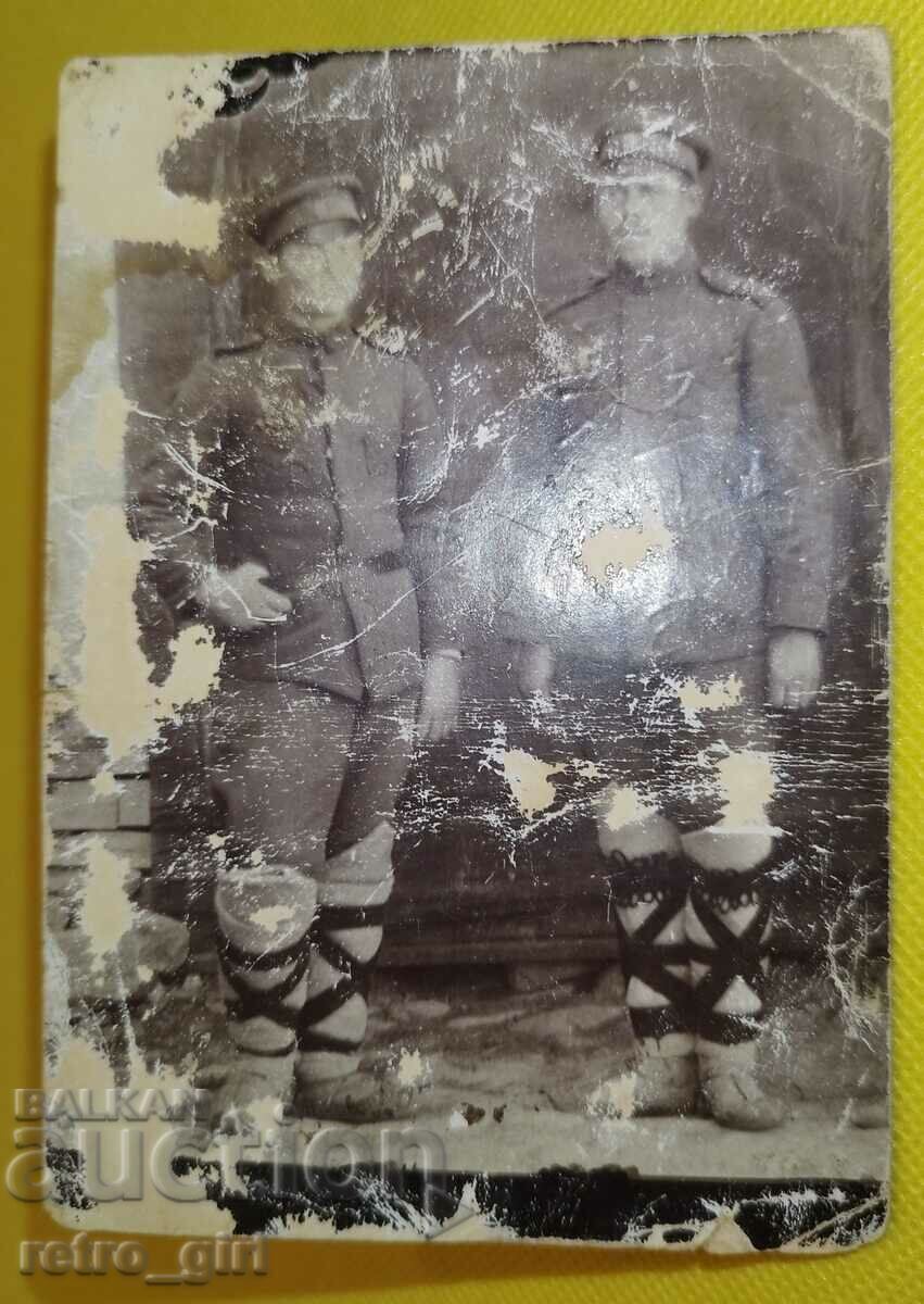 I am selling an old photo, card.