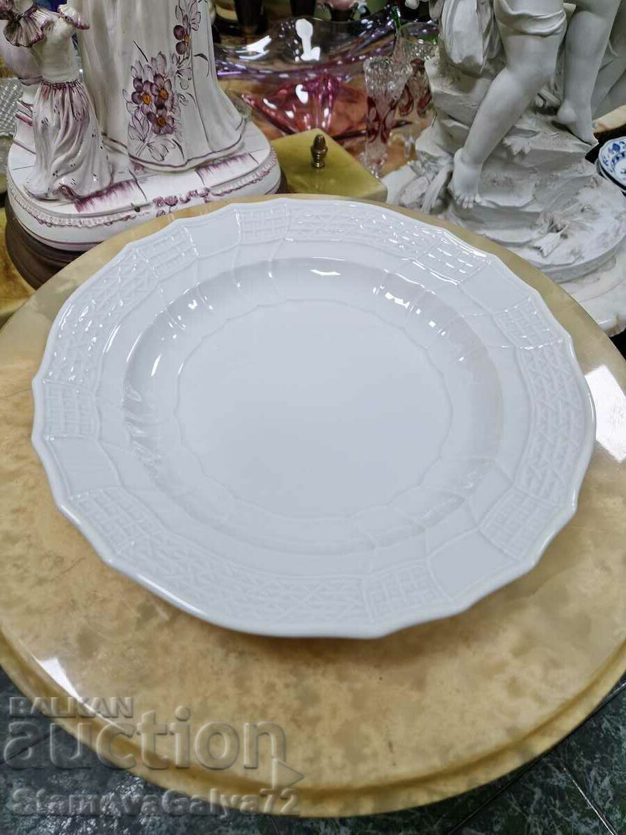 Auction A rare large antique Meissen porcelain plate Auction A rare large antique Meissen porcelain plate