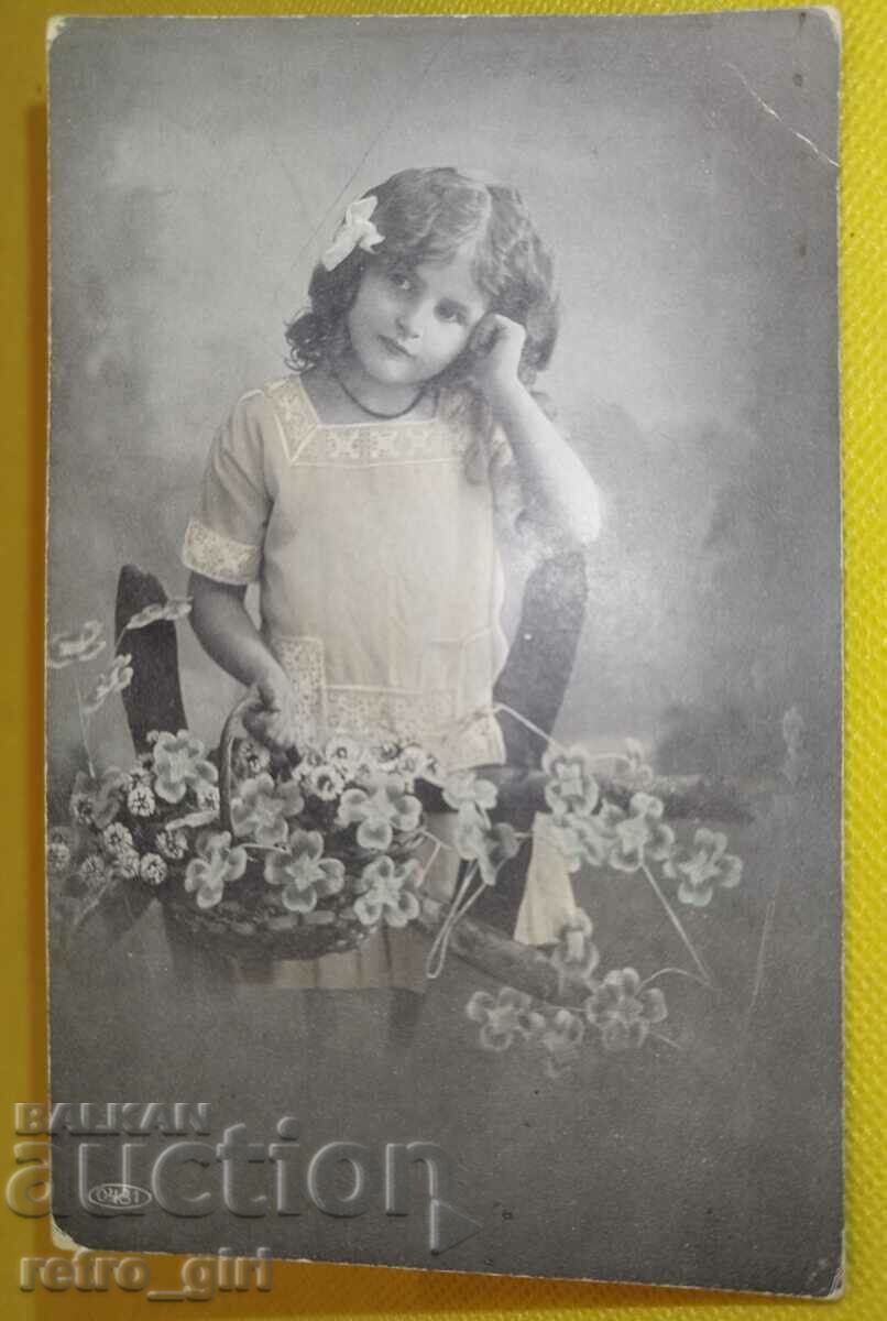 I am selling an old photo, card.