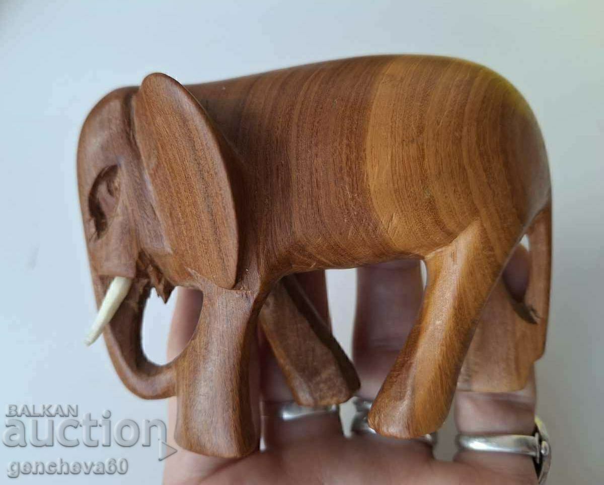 Auction  Wooden elephant figures made of ebony/mahogany