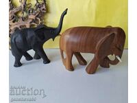 Wooden elephant figures made of ebony/mahogany