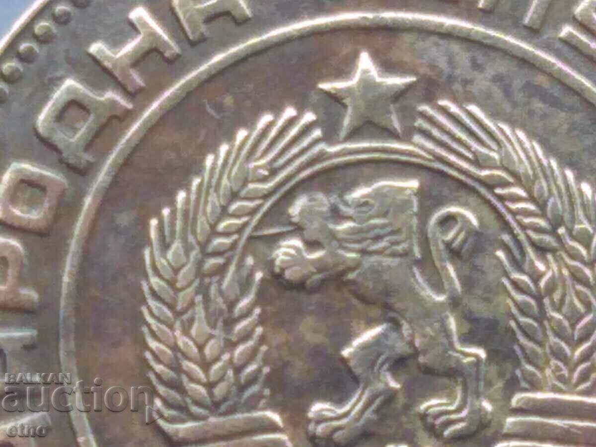 5 CENTS 1988 WITH A RELIEF LINE AT THE LION'S PAW, defect