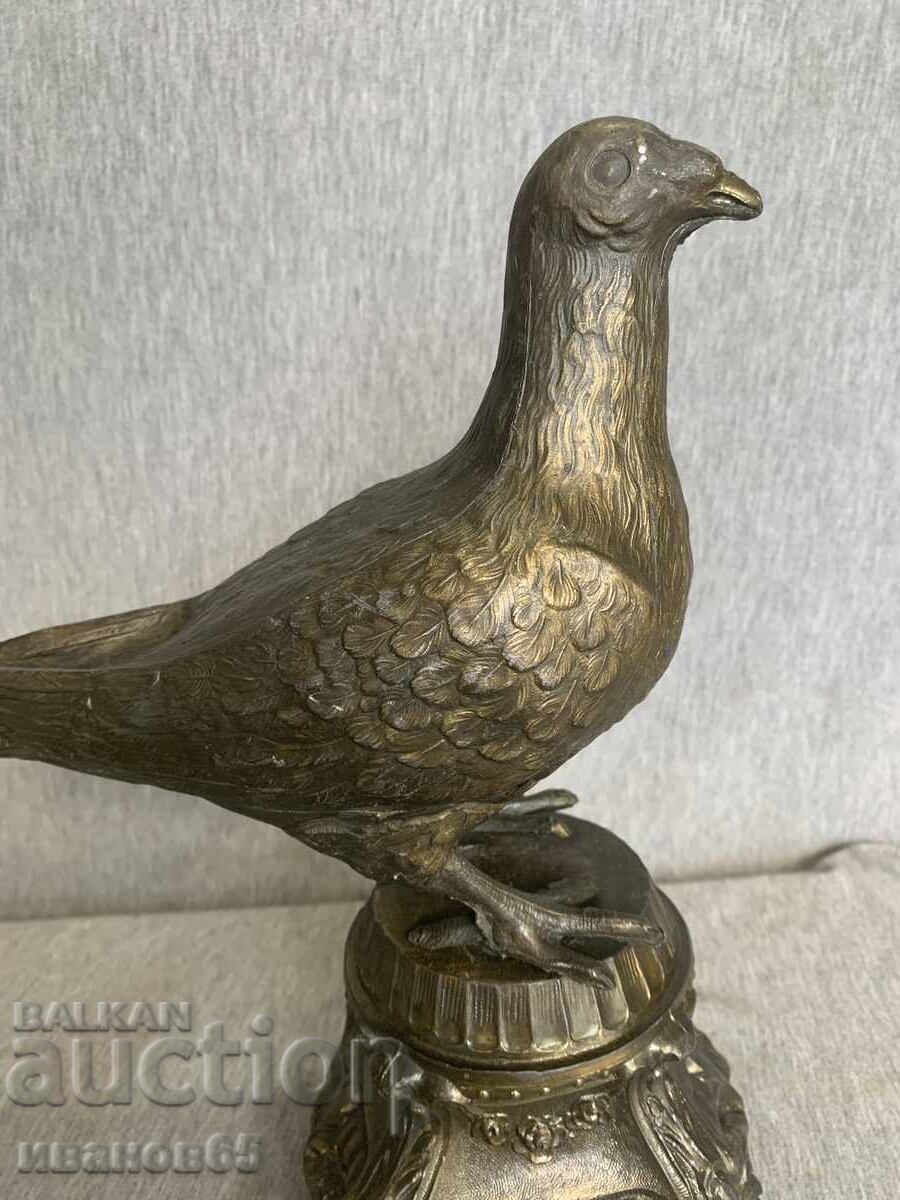 figure statuette dove