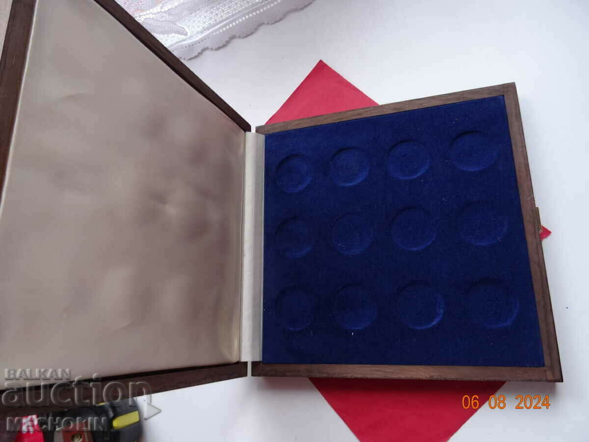 Delivery of OLD BOX FOR 12 COINS claudio pagano Delivery of OLD BOX FOR 12 COINS claudio pagano