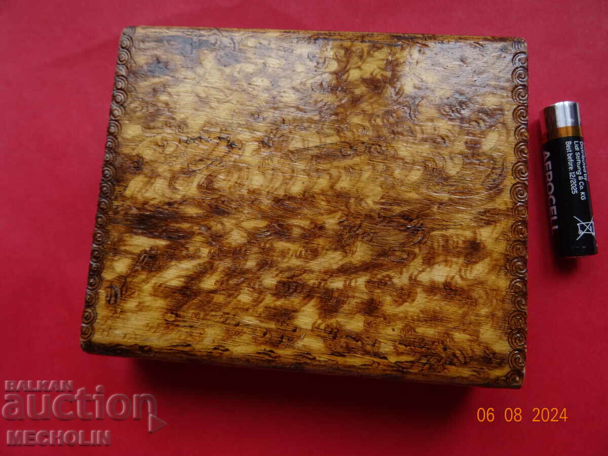 AN OLD BOX OF CRUSHED TOBACCO with price 10.00 BGN | € 5.11 AN OLD BOX OF CRUSHED TOBACCO with price 10.00 BGN | € 5.11