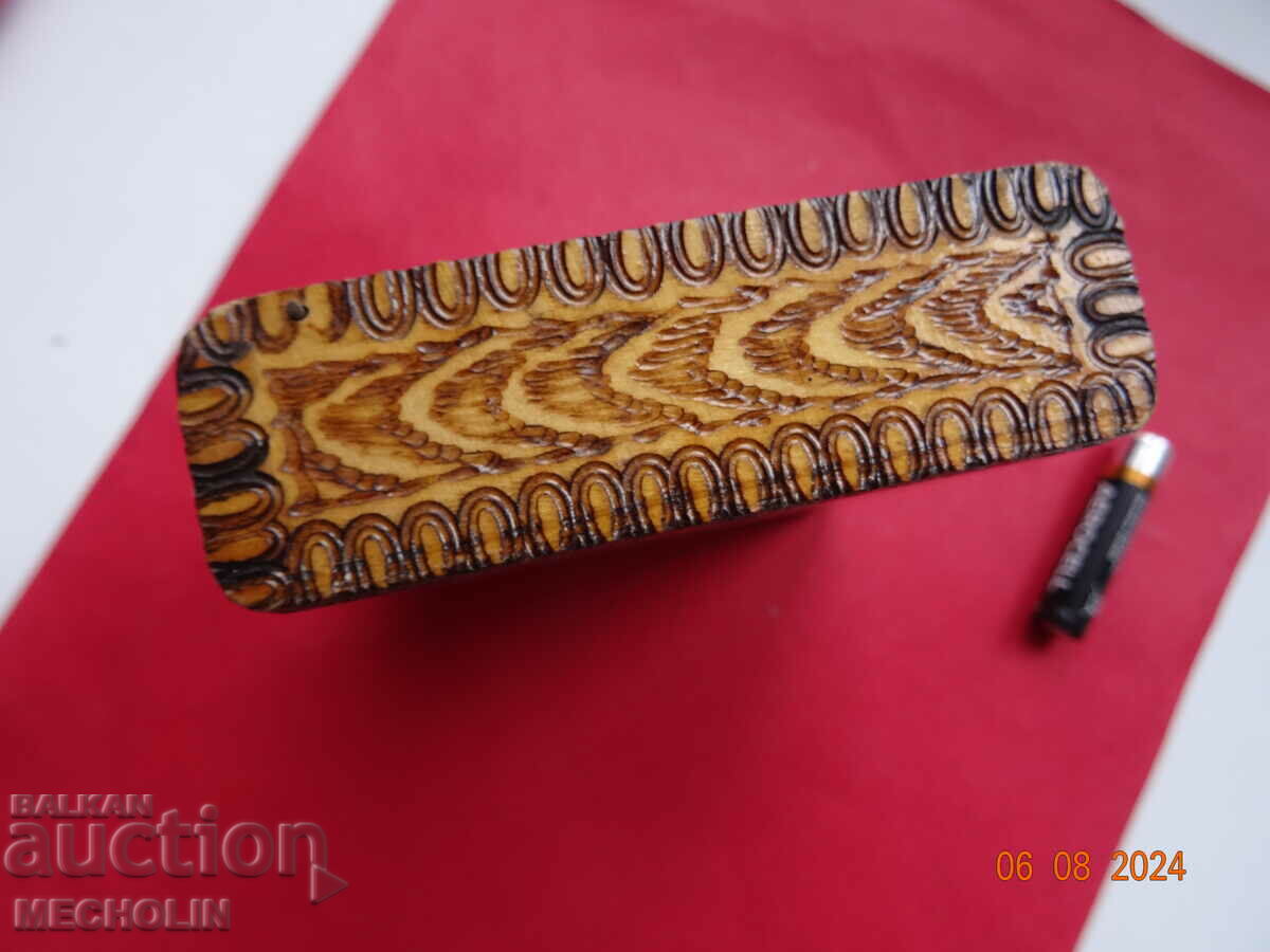 AN OLD BOX OF CRUSHED TOBACCO - 5 AN OLD BOX OF CRUSHED TOBACCO - 5