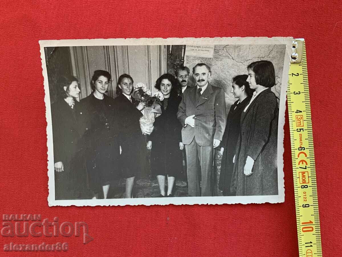 Delivery of Georgi Dimitrov schoolgirls head office old photo Delivery of Georgi Dimitrov schoolgirls head office old photo