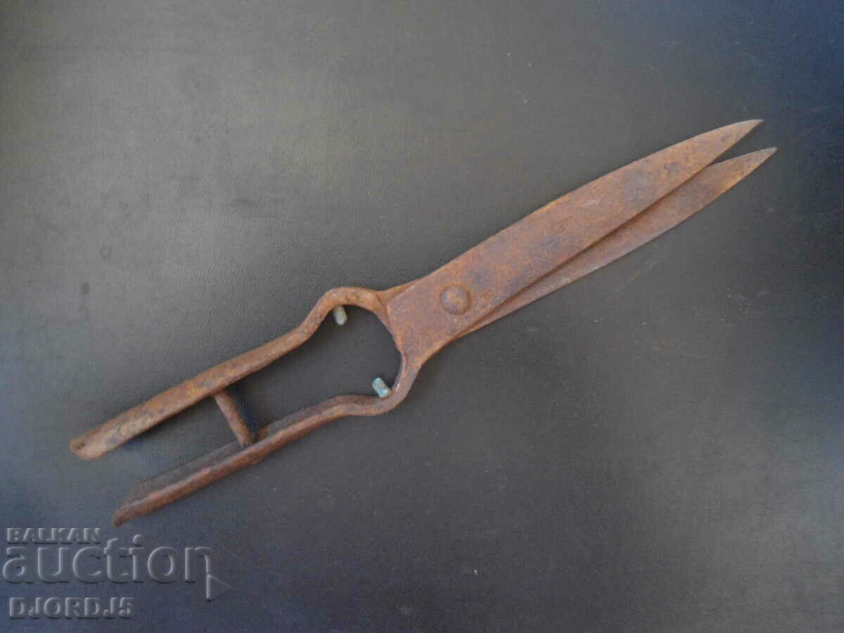 Old forged scissors, interior with price 3.00 BGN | € 1.53 Old forged scissors, interior with price 3.00 BGN | € 1.53
