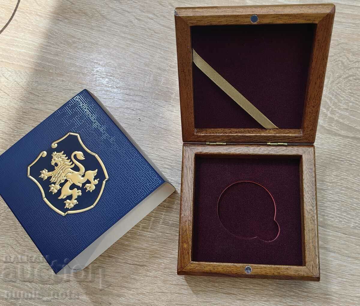 Licitație Cutie din lemn de lux pentru 1 monedă BNB