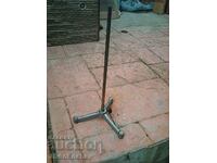 Trepied din metal vechi