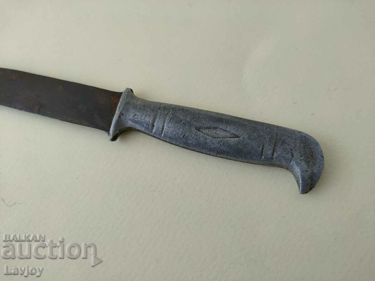 A little old knife with price 25.00 BGN | € 12.78 A little old knife with price 25.00 BGN | € 12.78