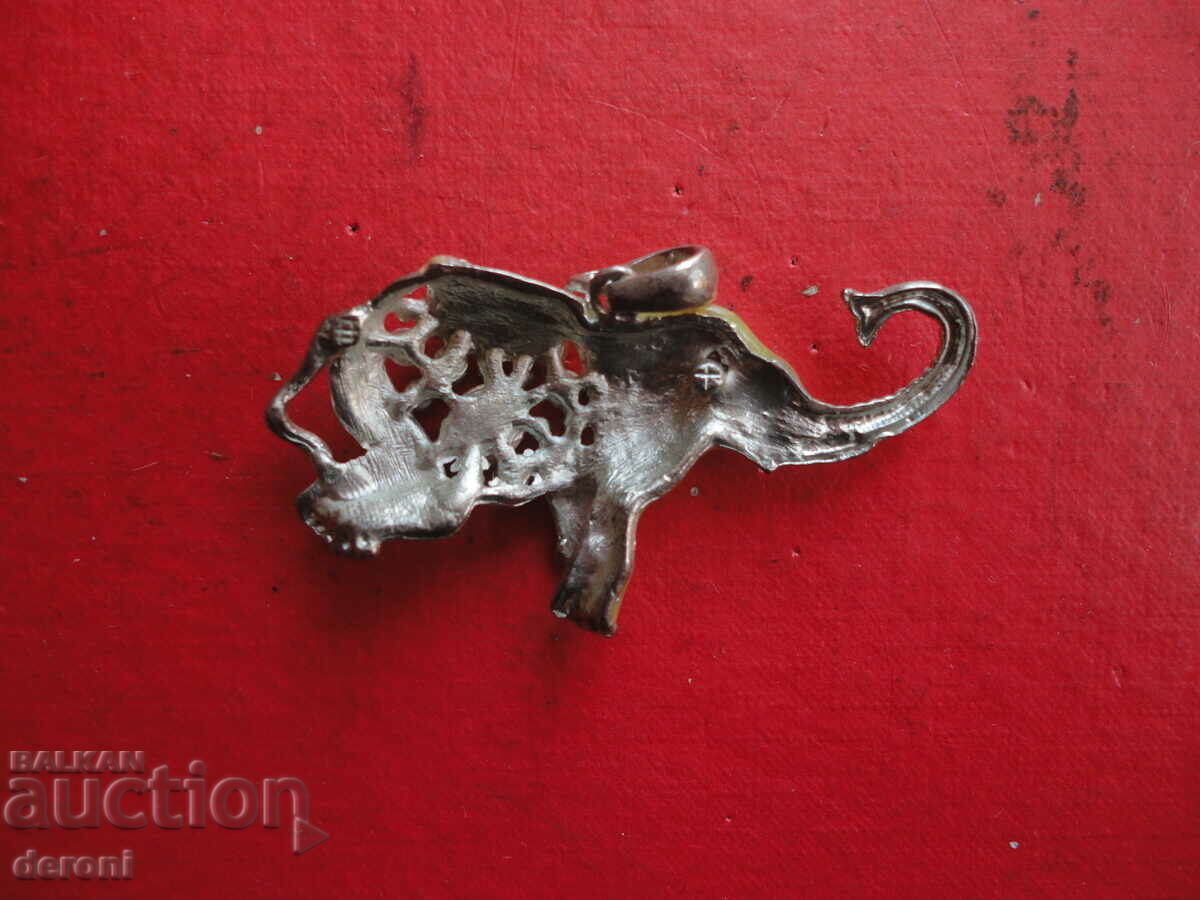 Delivery of Great elephant locket with stones and enamel Delivery of Great elephant locket with stones and enamel