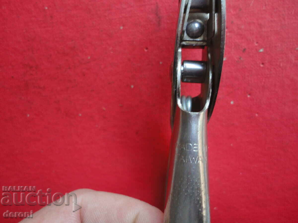 Delivery of Railway ticket punching pliers Delivery of Railway ticket punching pliers