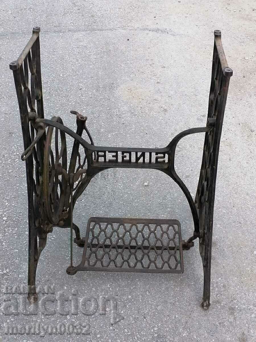 Licitație Picioare în formă de suport din fontă Mașină de cusut Singer 70/55/47 cm