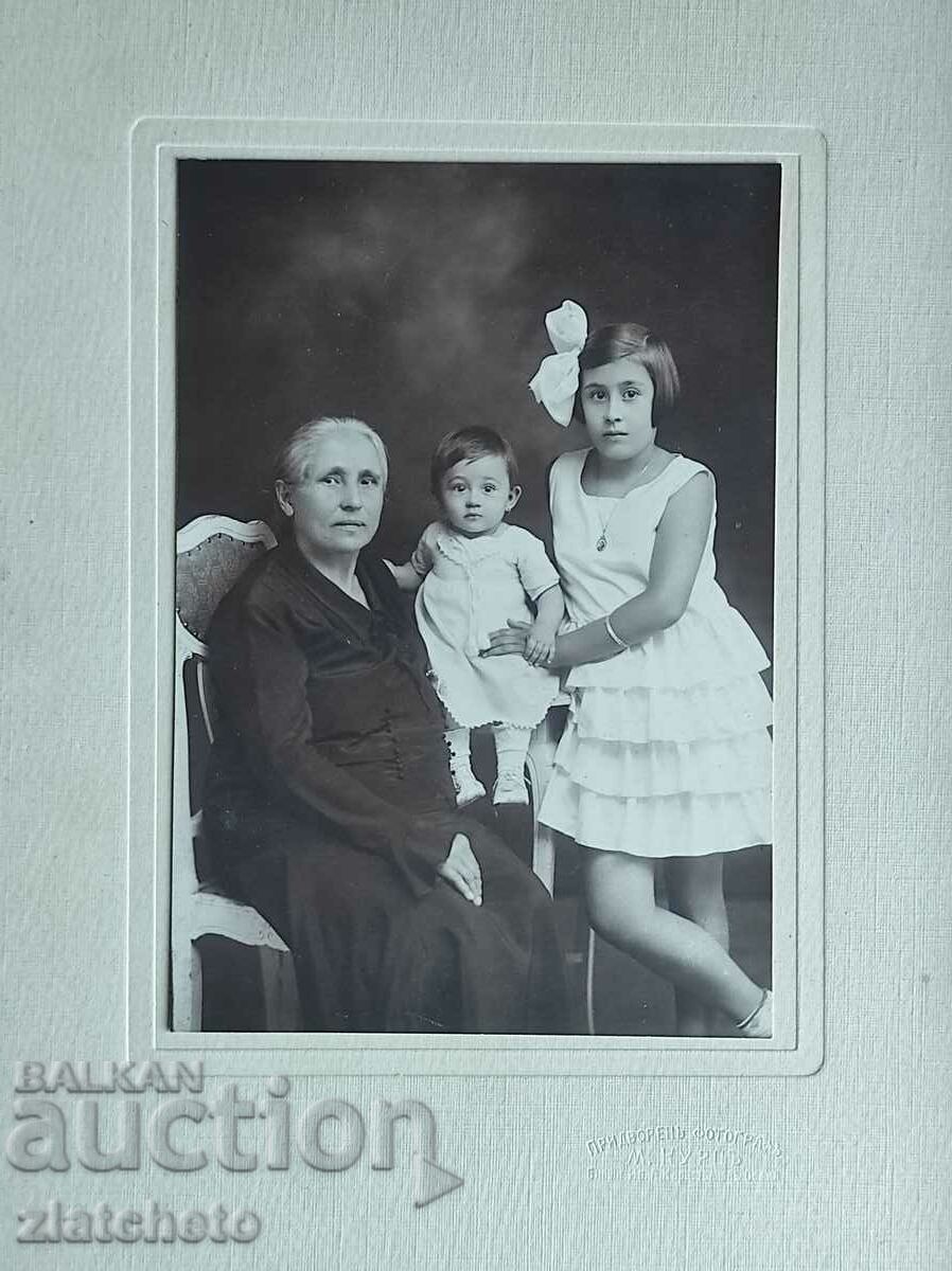 Стара снимка картон Царство България - ате. М.Курц с цена 20.00 лв. | € 10.23 Стара снимка картон Царство България - ате. М.Курц с цена 20.00 лв. | € 10.23