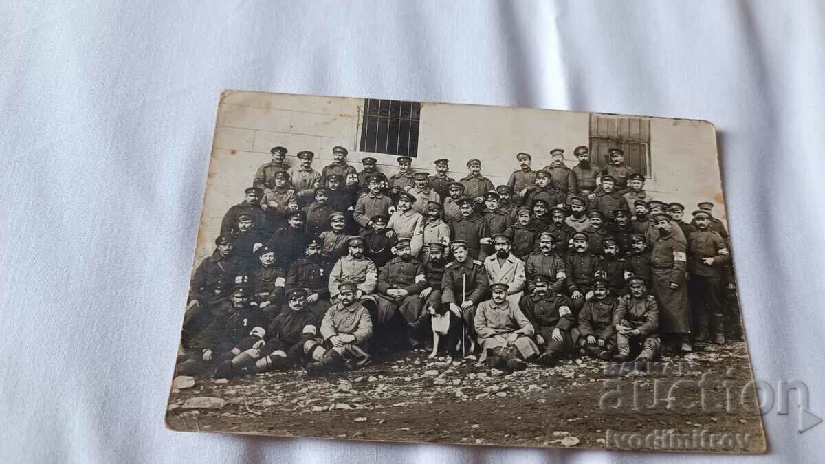 Foto Ofițeri și militari ai regimentului sanitar al frontului P.S.V