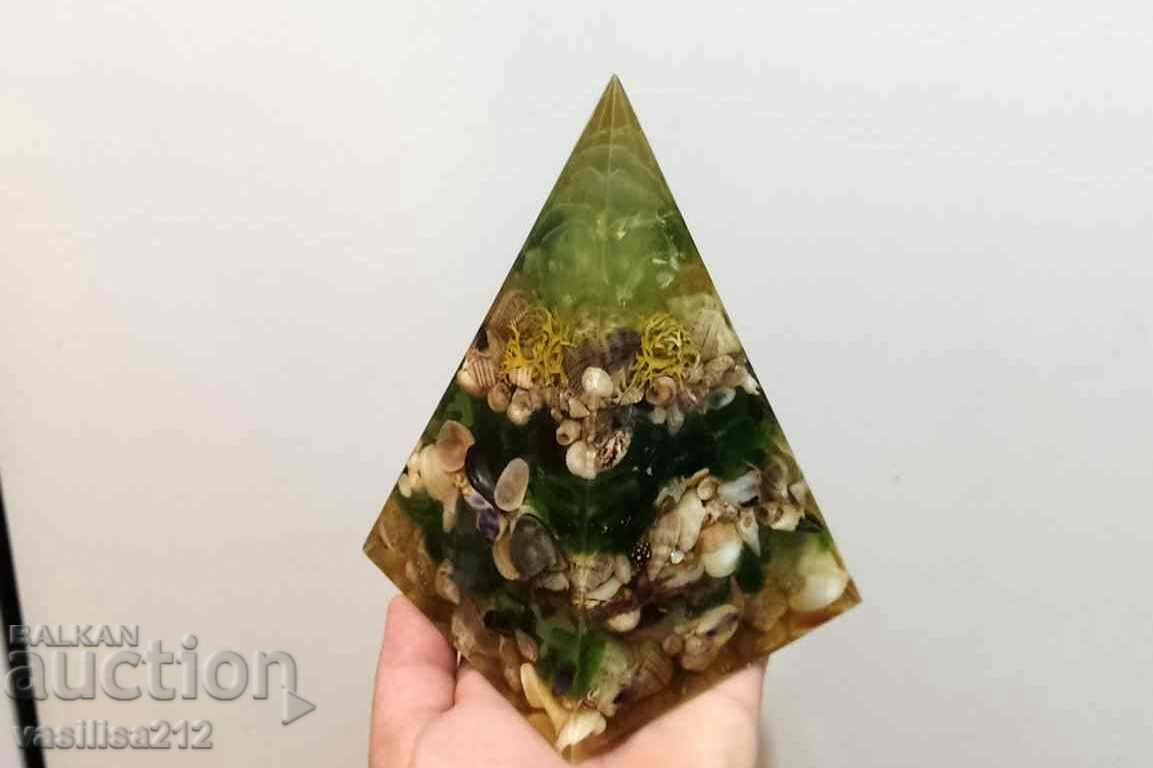 Pyramid with marine motifs! with price 20.00 BGN | € 10.23 Pyramid with marine motifs! with price 20.00 BGN | € 10.23