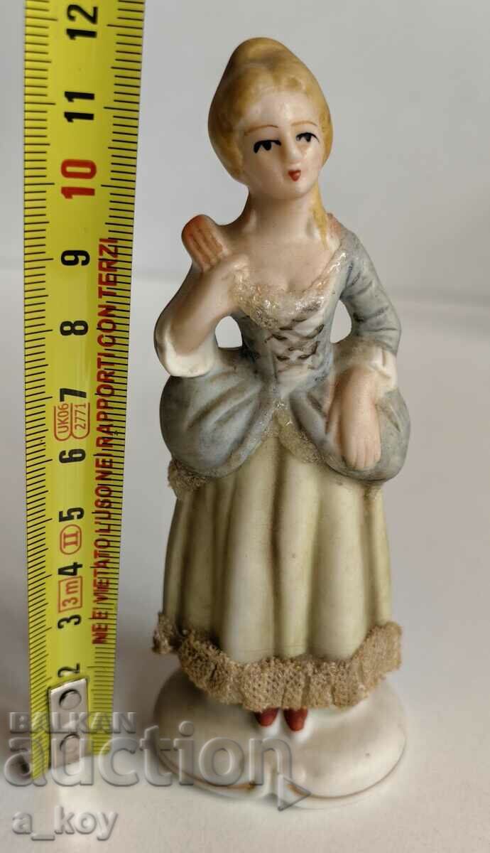 ПОРЦЕЛАНОВА СТАТУЕТКА ФИГУРА ЗДРАВА ЖЕНА с цена 9.00 лв. | € 4.60